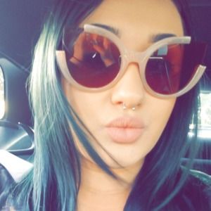 Meet your Posher, Christina